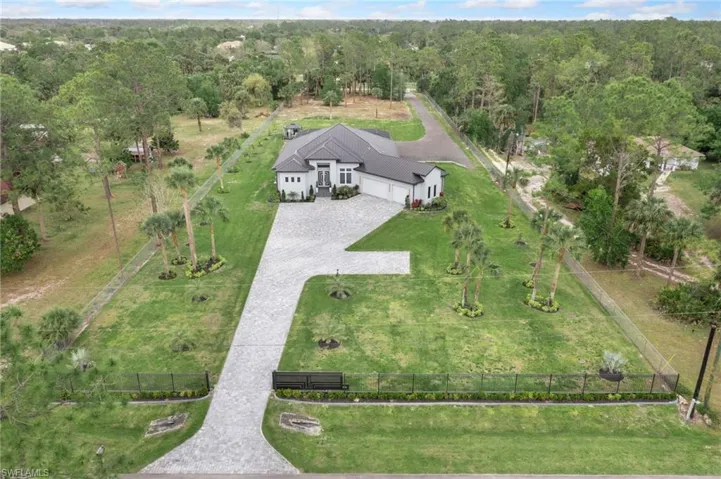 Bird's eye view featuring a view of trees
