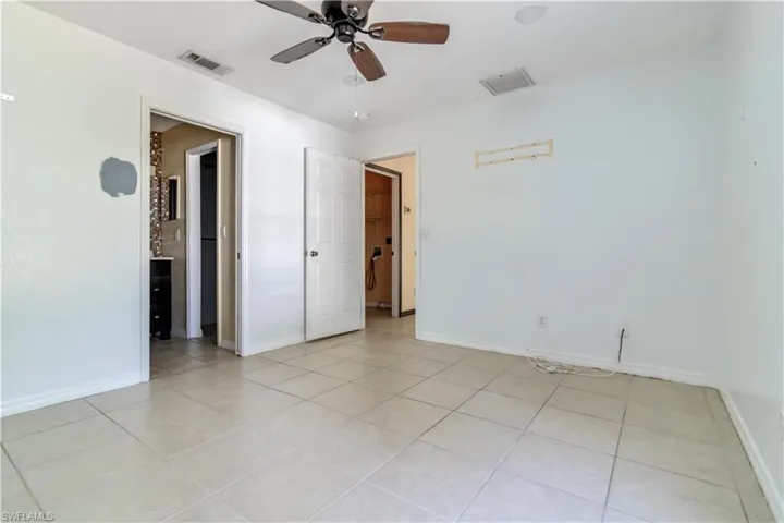 Spare room with light tile patterned flooring and a ceiling fan