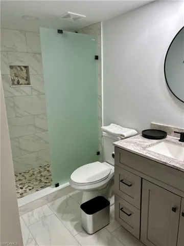 Chalet guest room bath