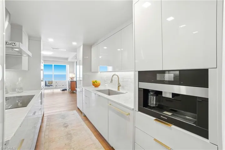 3003  Gulf Shore N BLVD, Naples, FL 34103