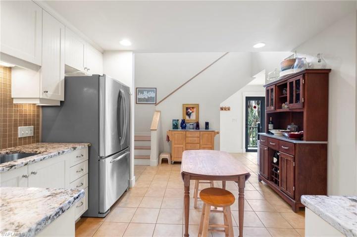 Eat-in Kitchen