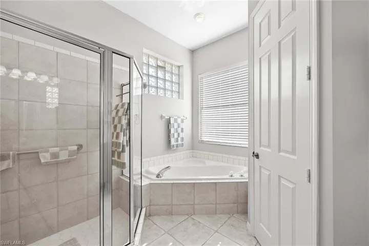 6979  Mauna Loa  LN, Naples, FL 34113