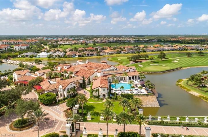 The Vyne House is the perfect addition to this very desirable community. Fitness, Fiona's cafe, Grill Room and Clubhouse.