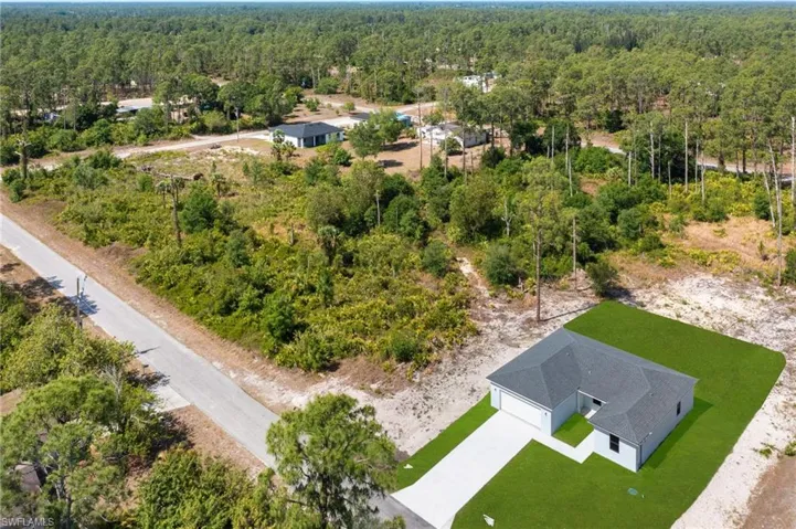 Drone / aerial view featuring a wooded view