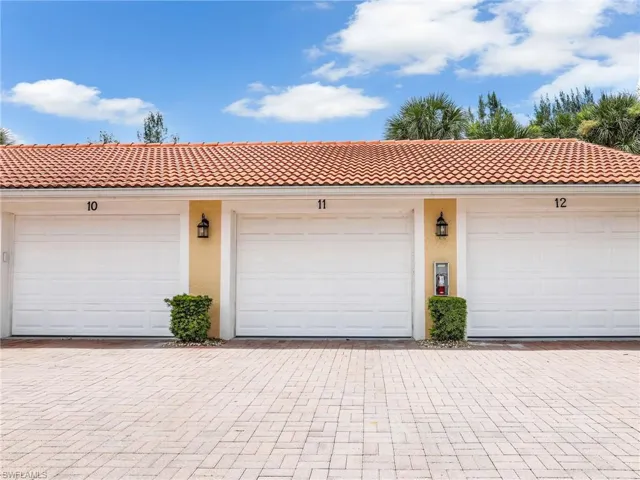 One car detached garage