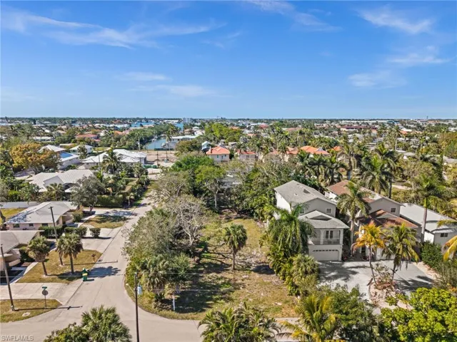 Carlton  AVE, Naples, FL 34112