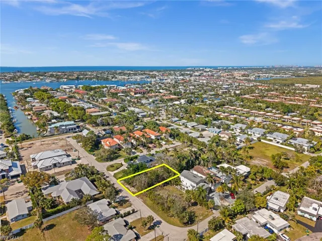 Carlton  AVE, Naples, FL 34112