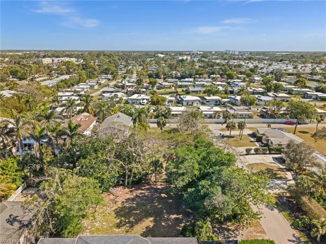 Carlton  AVE, Naples, FL 34112