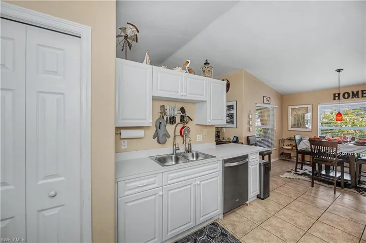 905 Ne 17th St, Cape Coral, Florida 33909