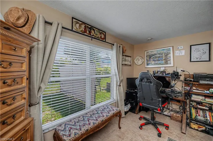 905 Ne 17th St, Cape Coral, Florida 33909