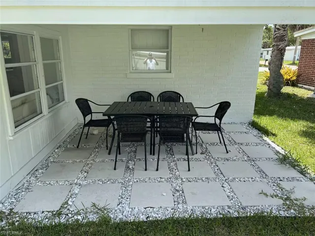 1220 Embassy Lane, Naples, Florida 34104