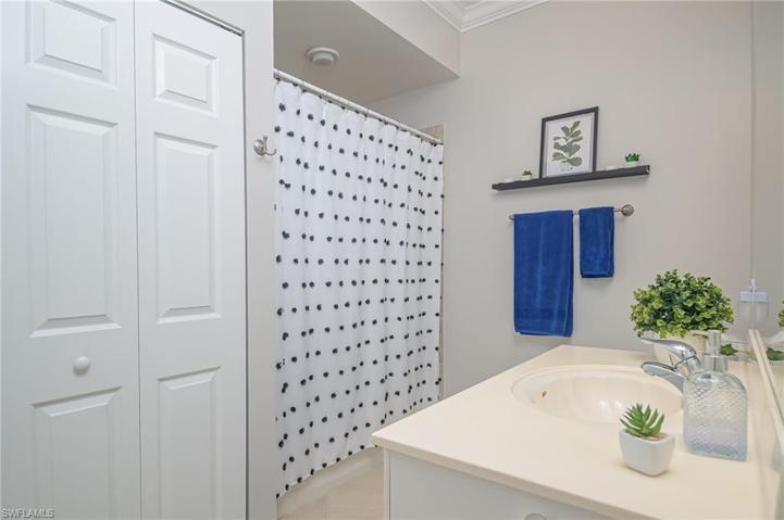 3992  Bishopwood E CT, Naples, FL 34114