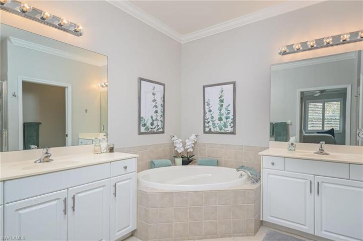 3992  Bishopwood E CT, Naples, FL 34114