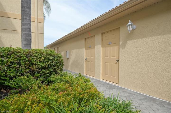 3992  Bishopwood E CT, Naples, FL 34114