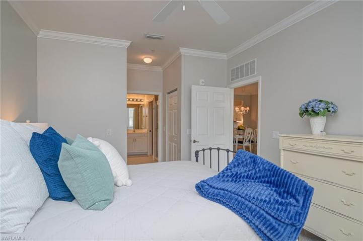 3992  Bishopwood E CT, Naples, FL 34114