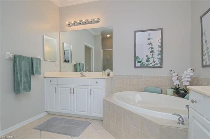 3992  Bishopwood E CT, Naples, FL 34114