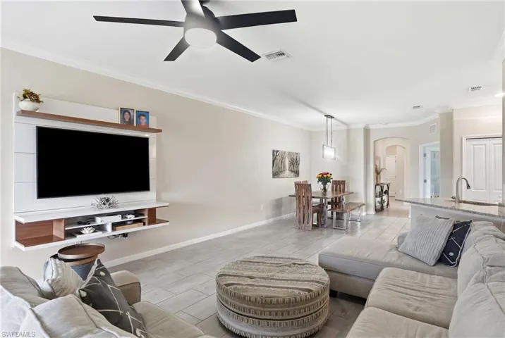 2062 Tamarron Ln, Naples, Florida 34120