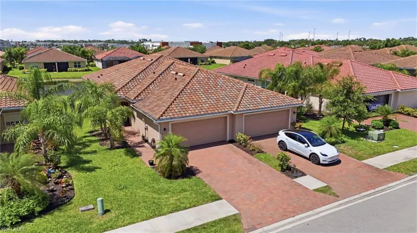 2062 Tamarron Ln, Naples, Florida 34120