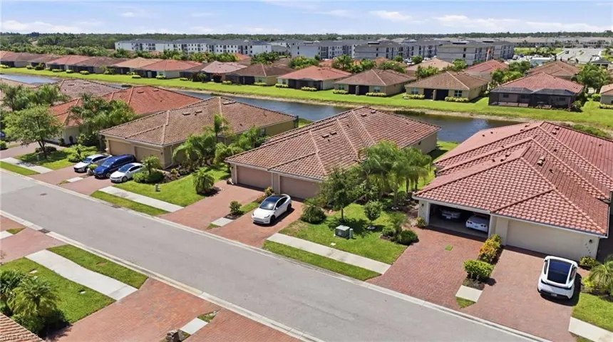 2062 Tamarron Ln, Naples, Florida 34120
