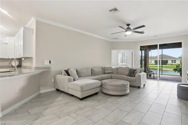 2062 Tamarron Ln, Naples, Florida 34120
