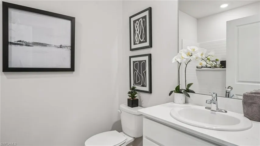 Inside of the secondary bathroom.