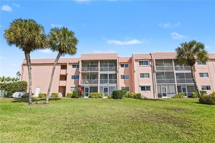 200 Forest Lakes Blvd 305, Naples, Florida 34105