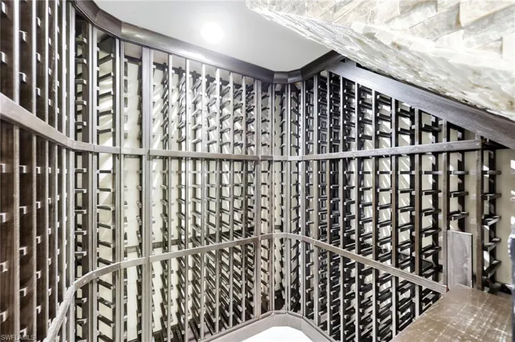 Wine cellar with separate thermostat and small safe
