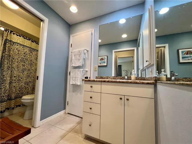 1.5 Bath with two vanities
