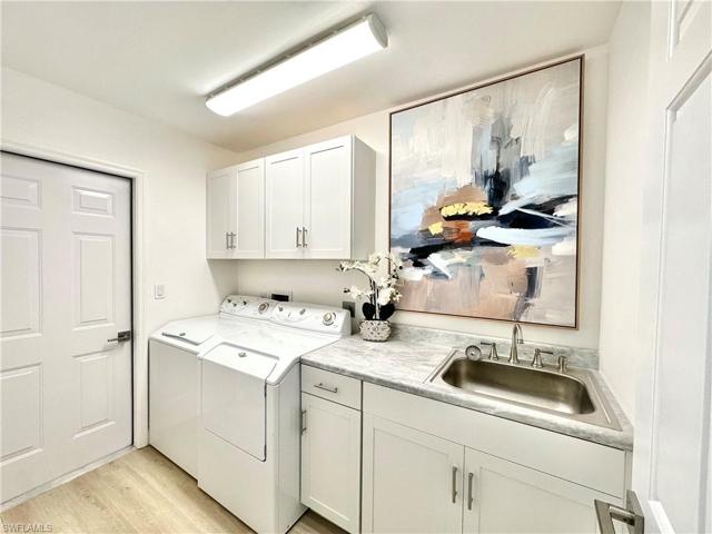 1376 Monarch CIR, NAPLES FL 34116
