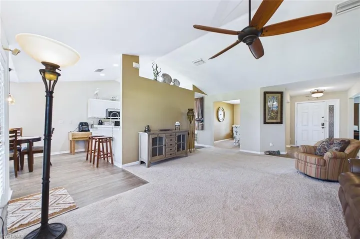 Walk around kitchen Great for entertaining