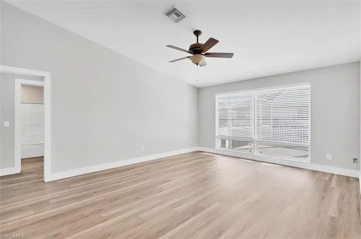 Unfurnished room featuring light wood finished floors and a ceiling fan