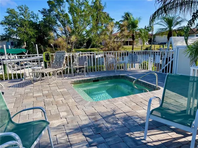Heated Spa Overlooking Gulf Access Canal.