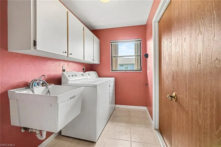 233 Se 31st St, Cape Coral, Florida 33904