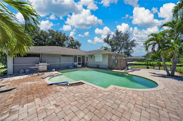 202 Se 20th Ct, Cape Coral, Florida 33990