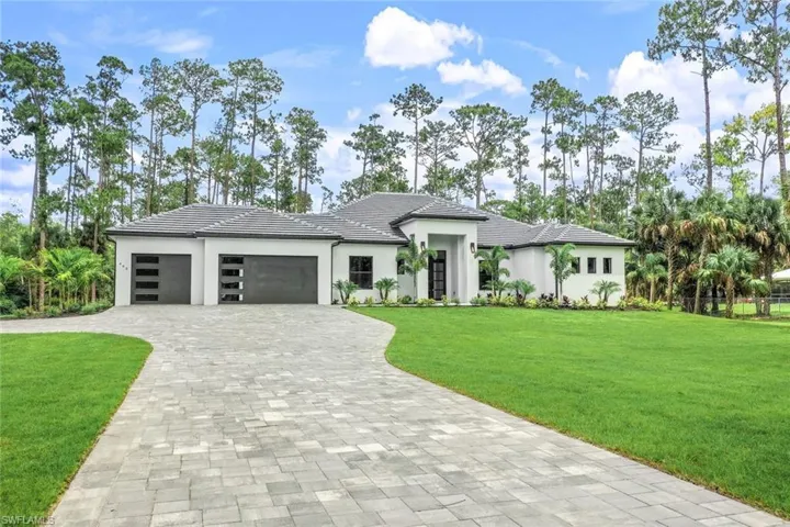 662  9th SW ST, Naples, FL 34117