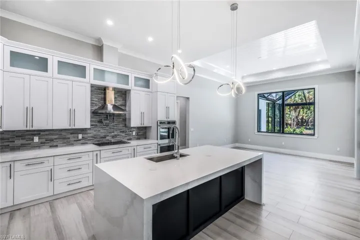 662  9th SW ST, Naples, FL 34117