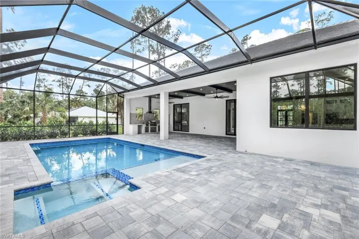 662  9th SW ST, Naples, FL 34117