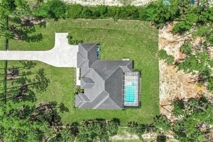 662  9th SW ST, Naples, FL 34117