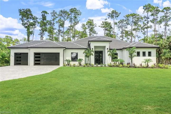 662  9th SW ST, Naples, FL 34117