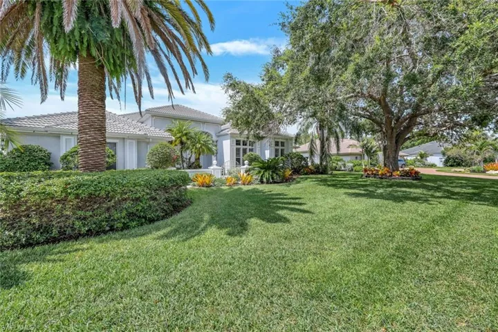 View of front of home featuring a front yard