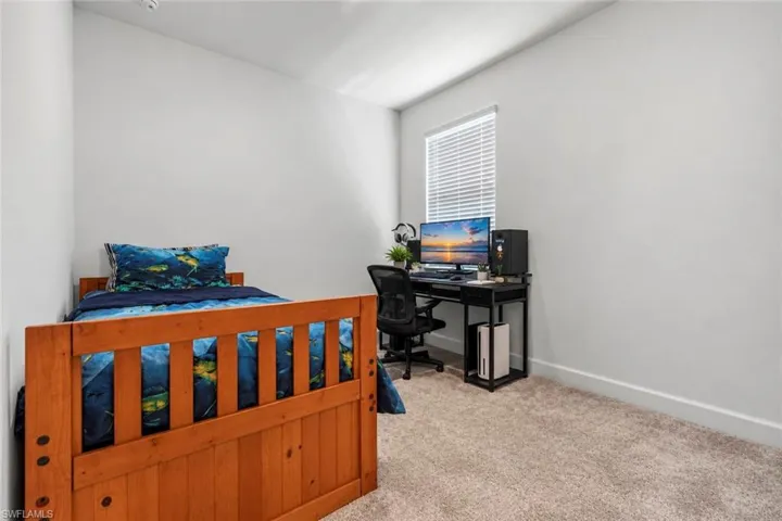 Guest ensuite with its connecting bath