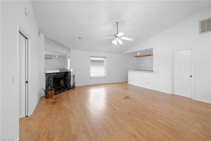 Wet bar , 1/2 bath off the kitchen