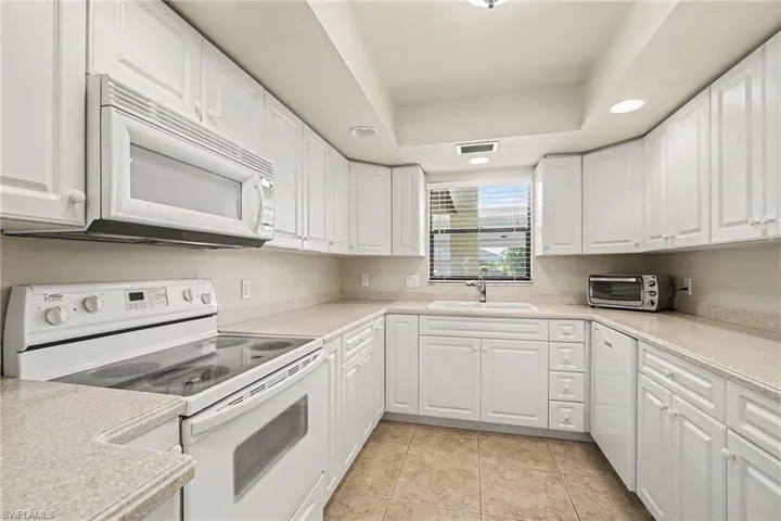 4622 Sw Santa Barbara Pl 111, Cape Coral, Florida 33914