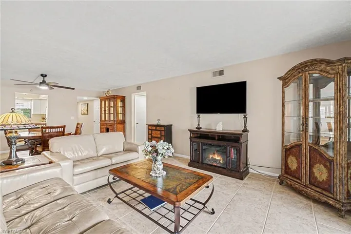 4622 Sw Santa Barbara Pl 111, Cape Coral, Florida 33914