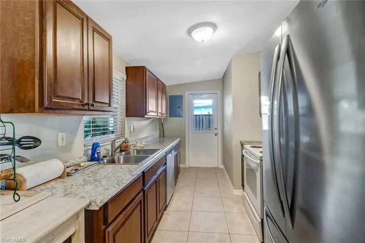 2140 Harbor Ln, Naples, Florida 34104