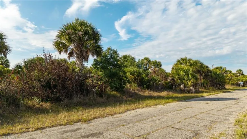 Discover an INCREDIBLE OPPORTUNITY to BUILD YOUR DREAM HOME in beautiful North Port, one of SWFL GROWING COMMUNITIES!