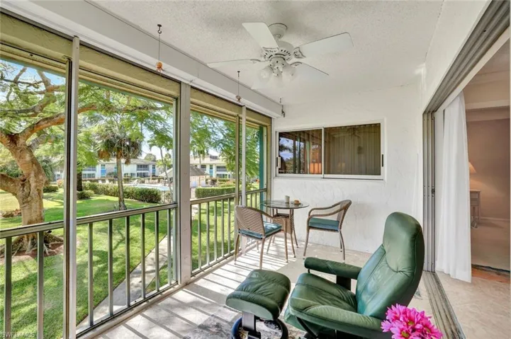 Sunroom / solarium with ceiling fan and a textured ceiling