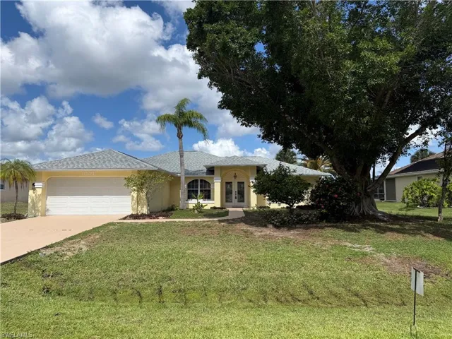 11574 Royal Tee Cir W, Cape Coral, Florida 33991