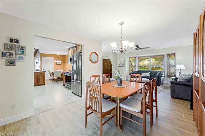 307 SE 33rd TER, CAPE CORAL FL 33904