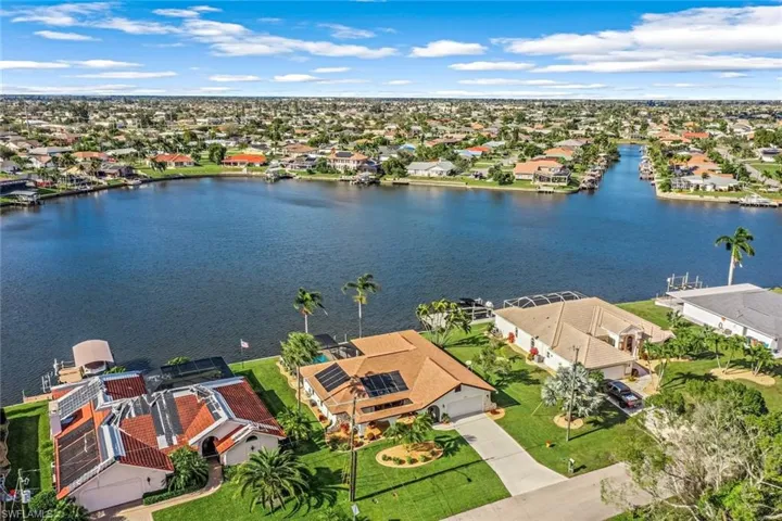 307 SE 33rd TER, CAPE CORAL FL 33904
